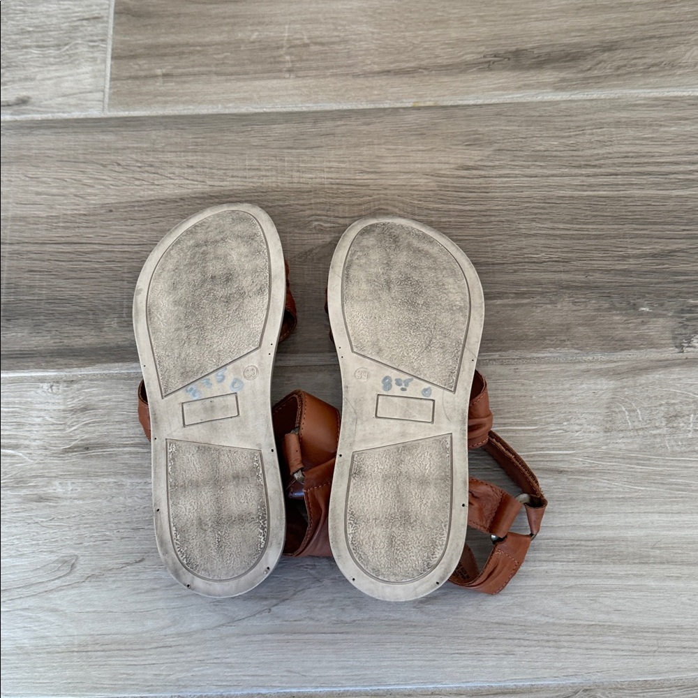 Miz Mooz 39 8 1/2 - 9 WIDE Camellia sandals - Picture 7 of 8